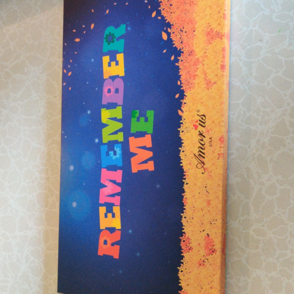 Amor Us Remember Me eyeshadow palette